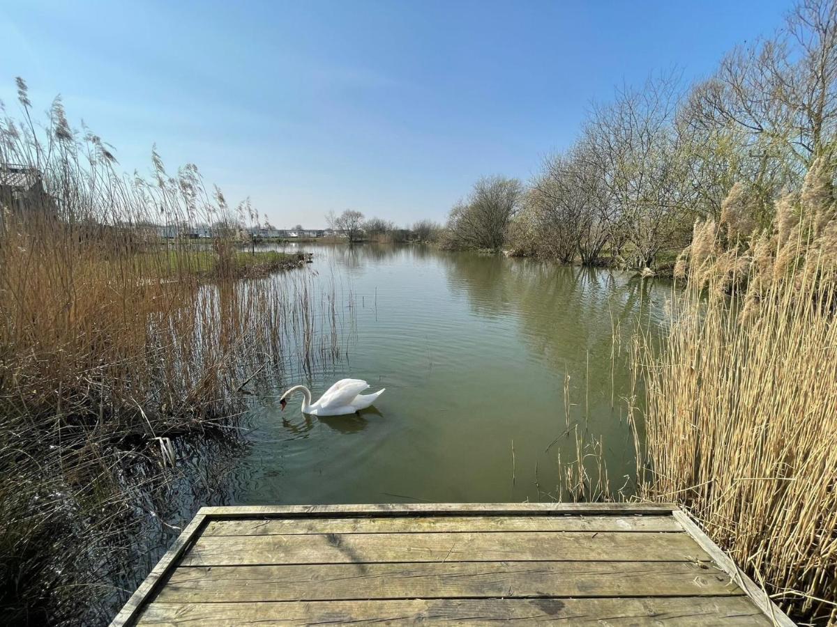 Indulgence Lakeside Lodge I3 With Hot Tub, Private Fishing Peg Situated At Tattershall Lakes Country Park Exterior foto